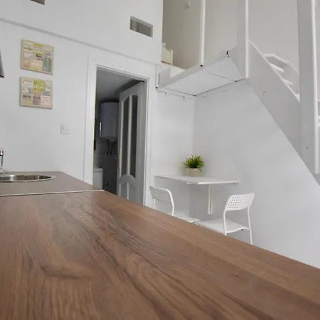 Apartment Budget By Hi5 - Kertesz Street