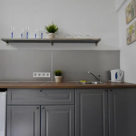 Apartment Budget By Hi5 - Kertesz Street